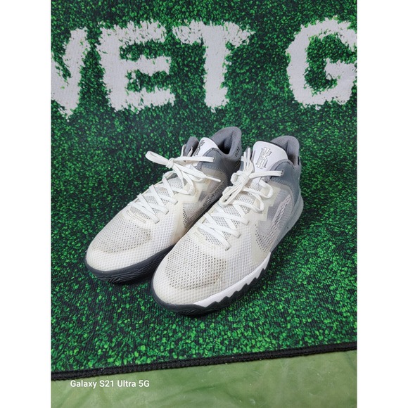 Nike Kyrie Flytrap 5 Mid White Smoke Grey Chrome Sneakers Size 6 Y / DD0340-112 - Picture 3 of 10